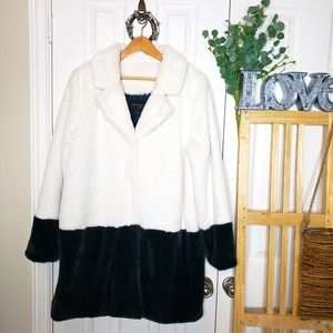 NWOT teddy jacket snap front and pockets